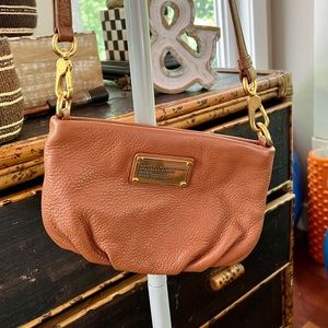 Marc Jacobs crossbody. Caramel Leather is like butter. Heavy hardware.